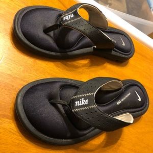 Nike flip flops